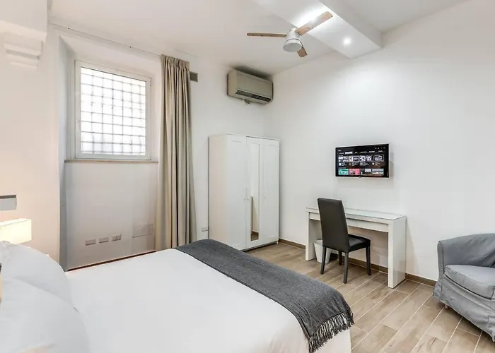 New Flat In Front Stpeter Square דירה