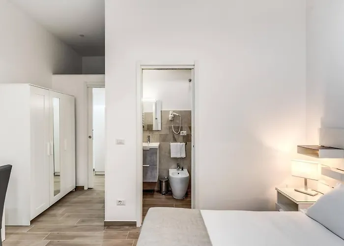 New Flat In Front Stpeter Square דירה